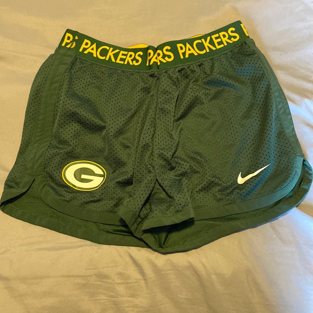 Size Small Nike Packers shorts